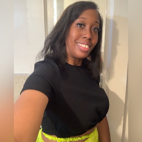 Meet your Posher, Fallon - Picture 3 of 17